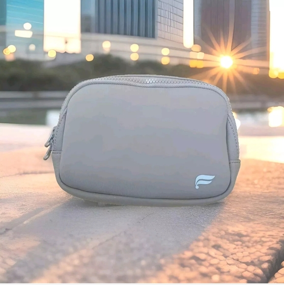 Fabletics Belt Bag Neoprene Fanny Pack Desert Shadow School Work Travel New - Picture 7 of 7